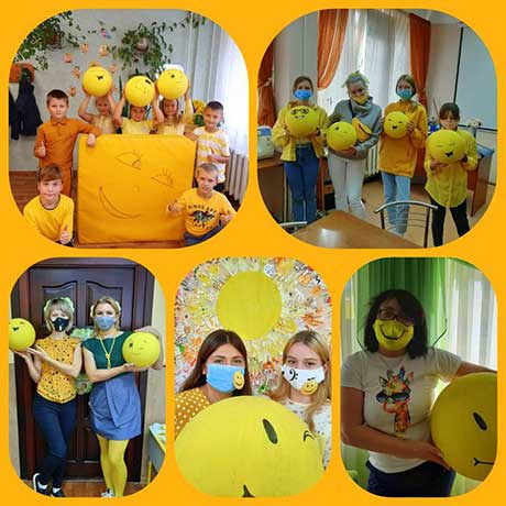 18 вересня – до Дня смайлика провели флешмоб «Одягни щось жовтеньке!»